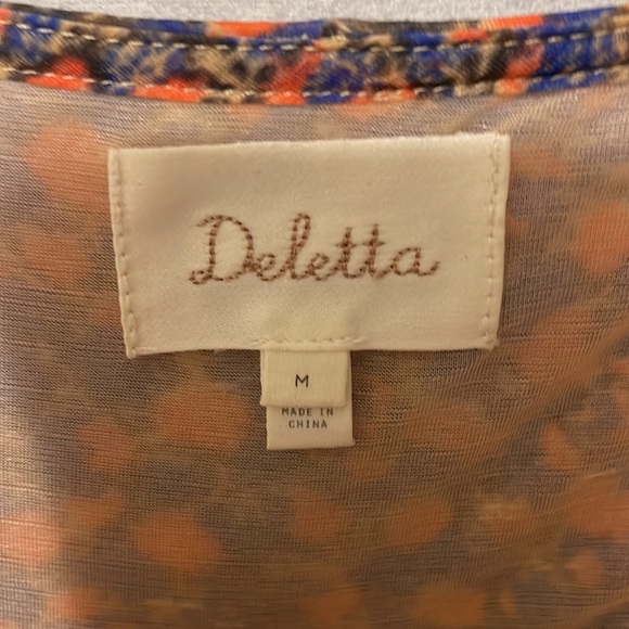 Like New Beautiful Anthropologie Delta med/Lg Floral top with top ruffles - Picture 5 of 6